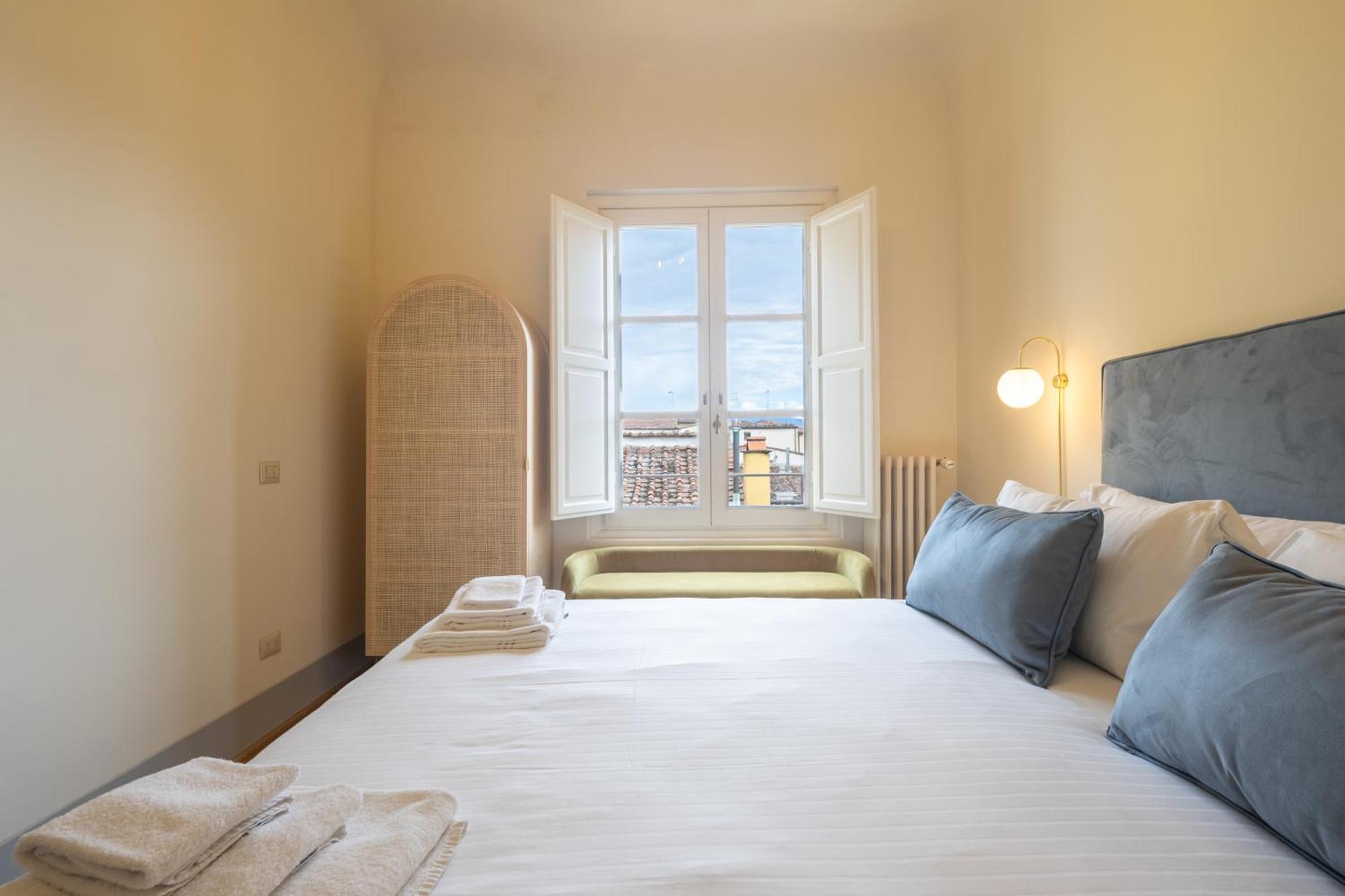 Santa Croce Luxury Penthouse Apartment Florence